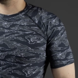 Чоловічий Рашгард GIG з коротким рукавом. Black Tiger Stripes Camo