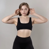 Базовий спортивний топ GIG Essential. Чорний